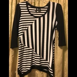 Black / white print tunic Sz L